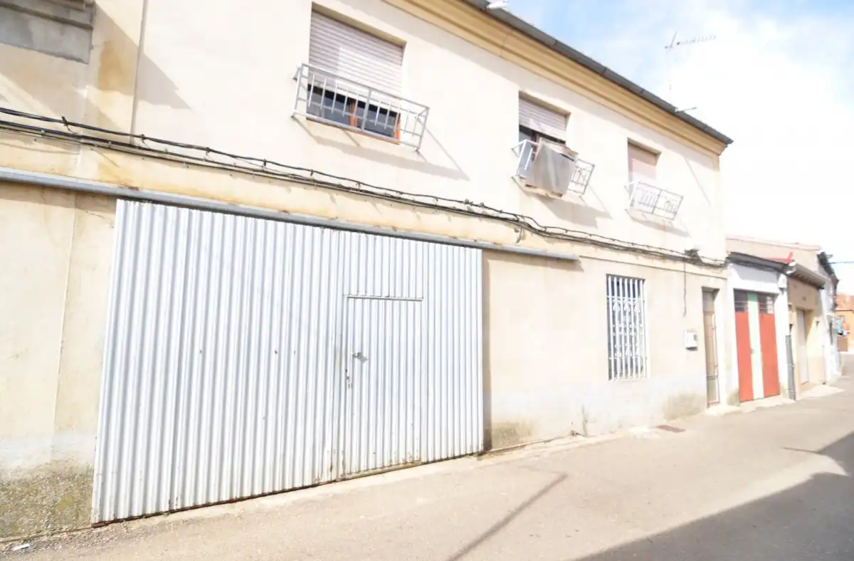 Vista exterior de Casa o chalet en venta en Fuentesaúco con Calefacción y Terraza