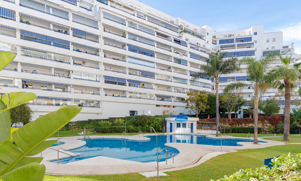 Exterior view of Flat for sale in Marbella  with Swimming Pool
