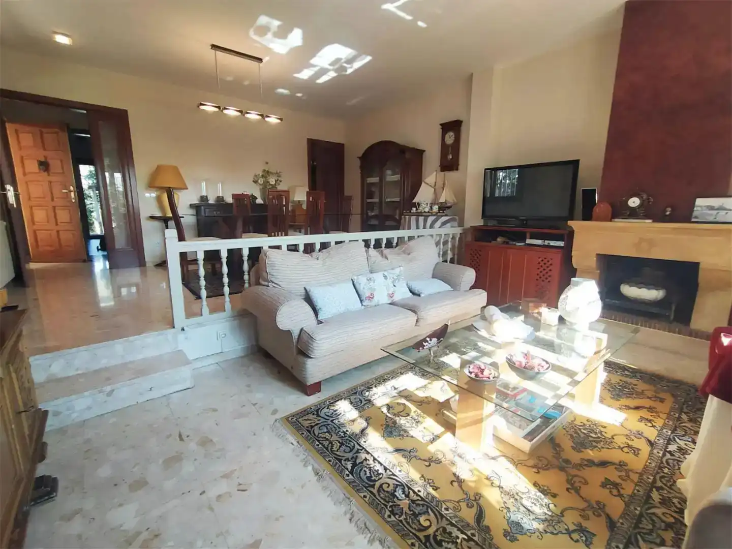 Sala d'estar de Casa adosada en venda en Pacs del Penedès amb Aire condicionat, Jardí privat i Traster