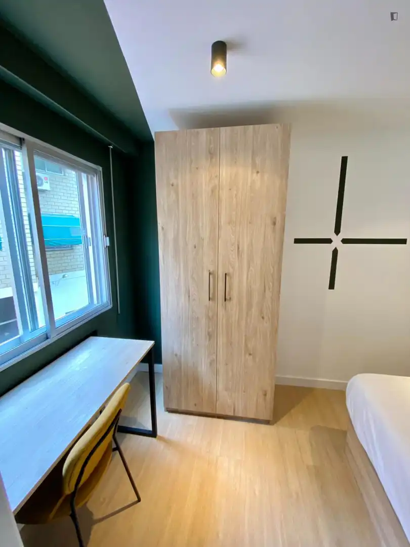 Dormitori de Apartament per a compartir en Madrid amb Calefacció, Moblat i Forn