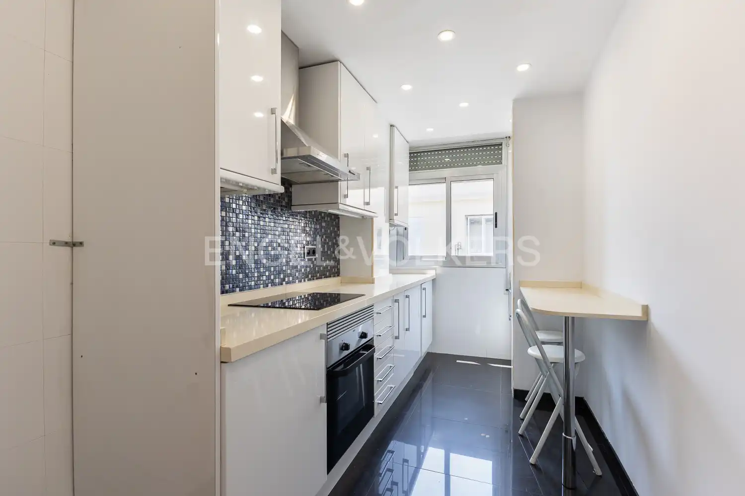 Küche von Dachboden zur Miete in Valencia mit Heizung, Terrasse und Abstellraum