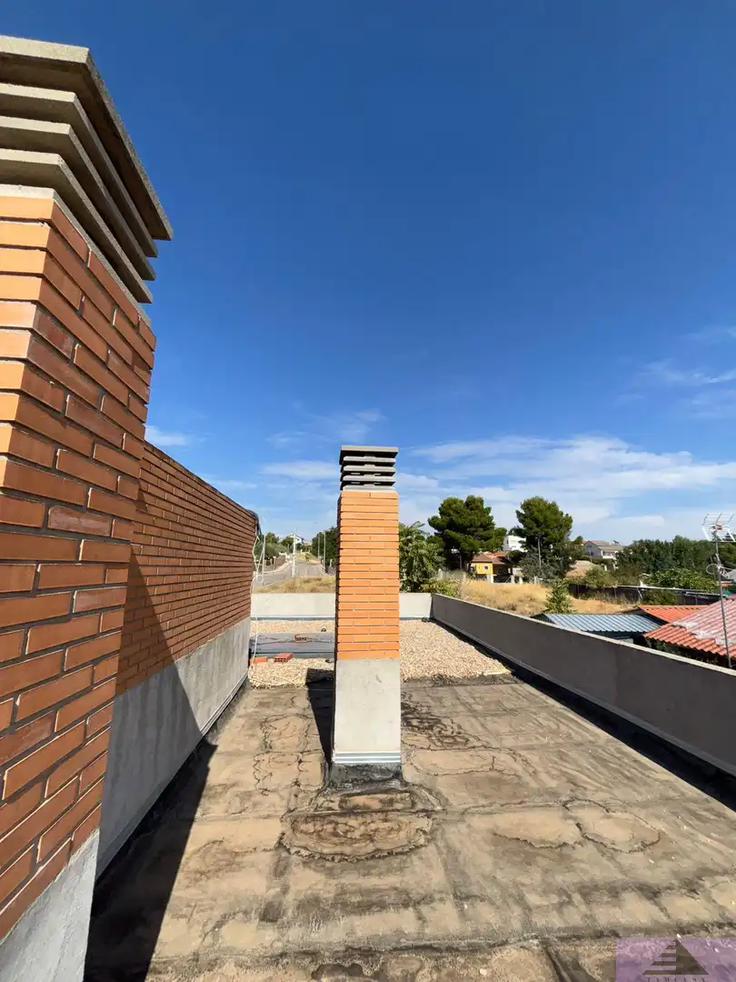 Vista exterior de Casa o xalet en venda en Colmenar de Oreja amb Calefacció, Terrassa i Traster