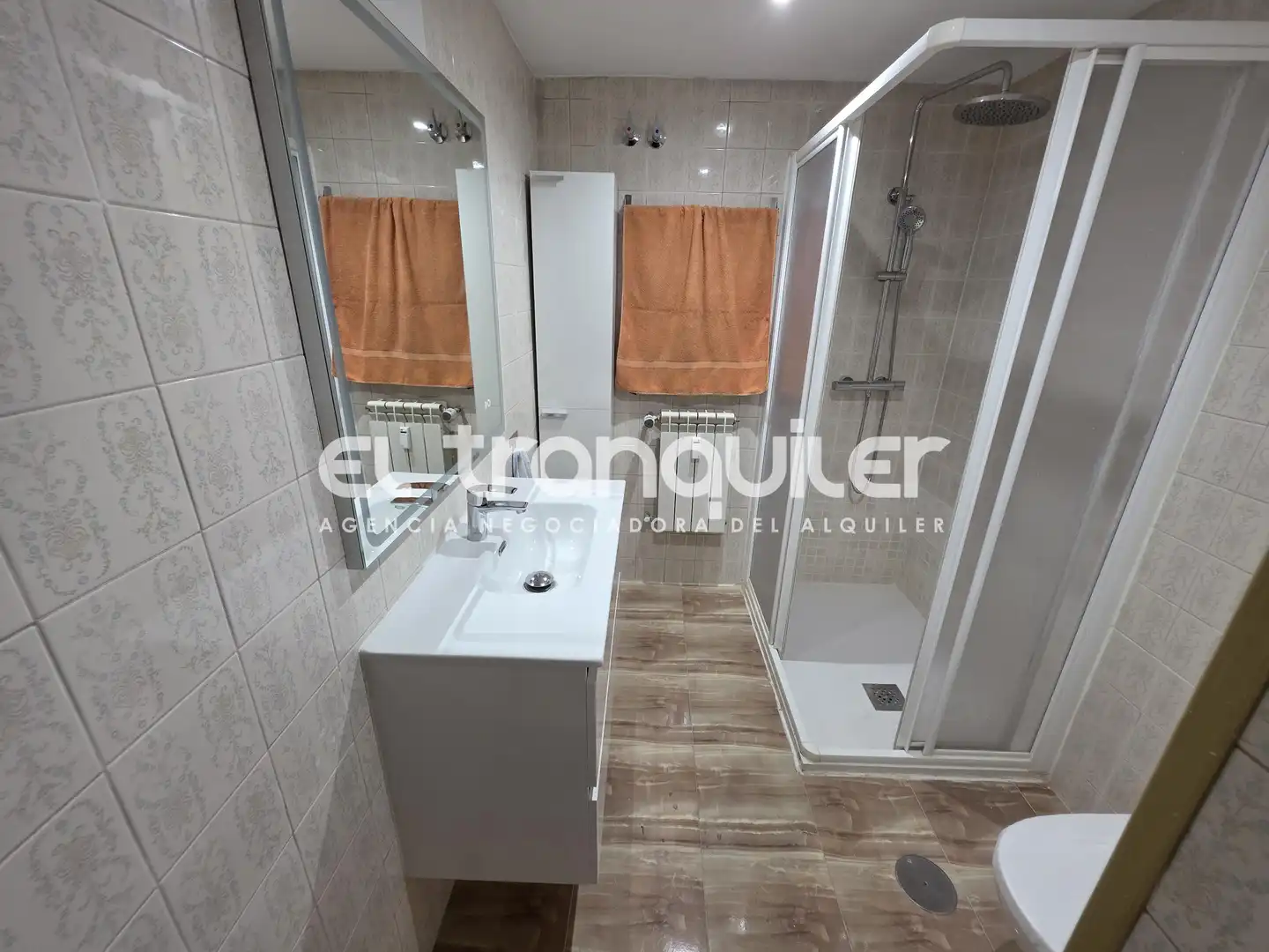 Bathroom of Flat for rent in Madrid  with Air Conditioner, Terrace and Furnished