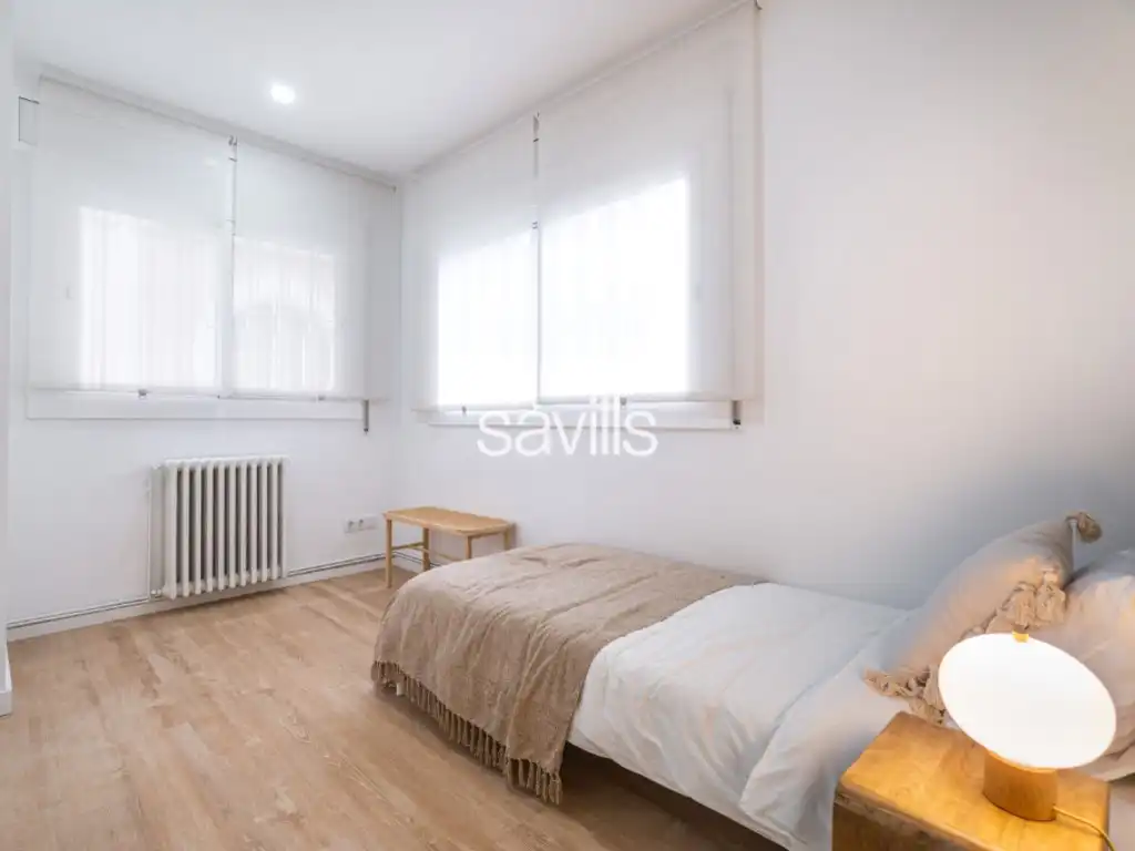 Bedroom of Apartments for sale in Barcelona