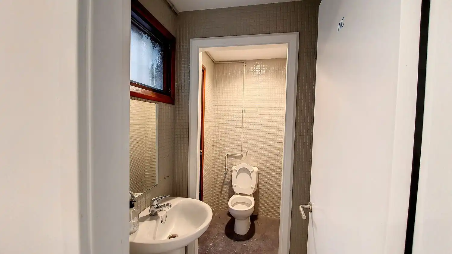Baño de Local de alquiler en Las Palmas de Gran Canaria con Aire acondicionado