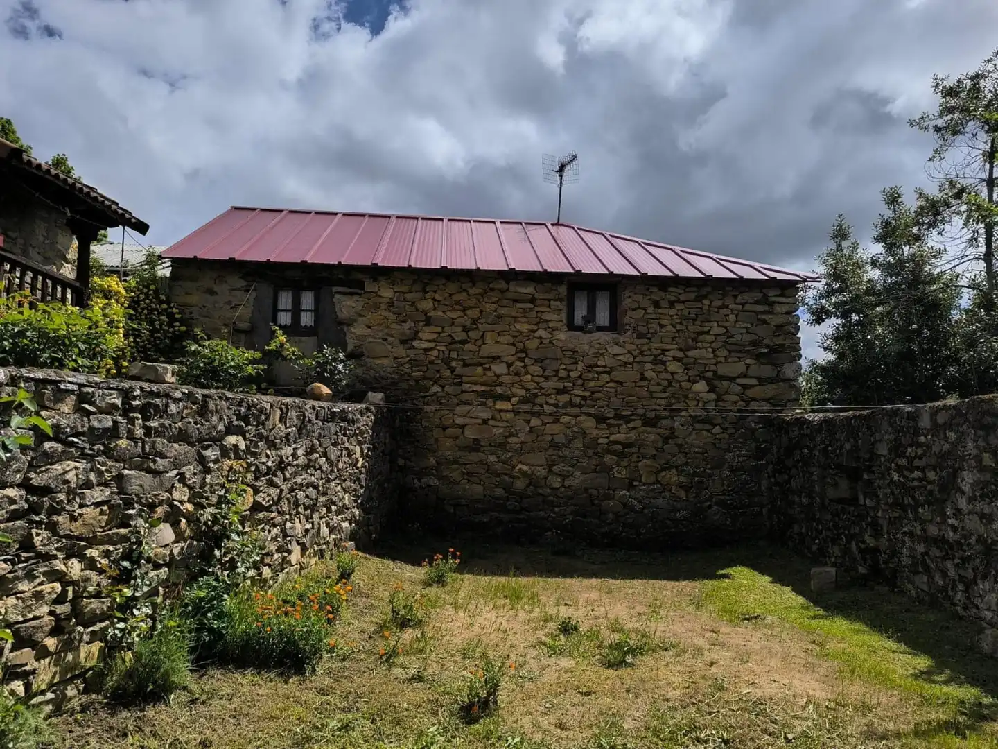 Exterior view of Country homes for sale in Quintana del Castillo