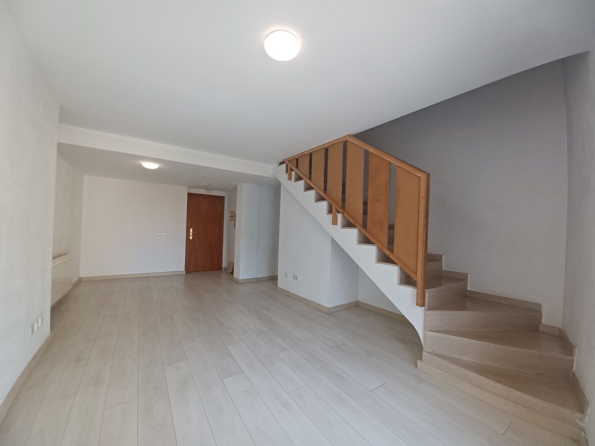 Duplex for sale in Salt  with Heating and Balcony