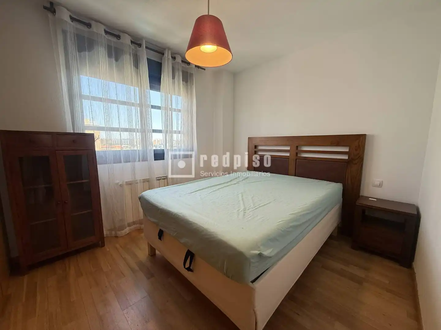 Habitación de Ático de alquiler en Madrid con Aire acondicionado, Calefacción y Jardín privado