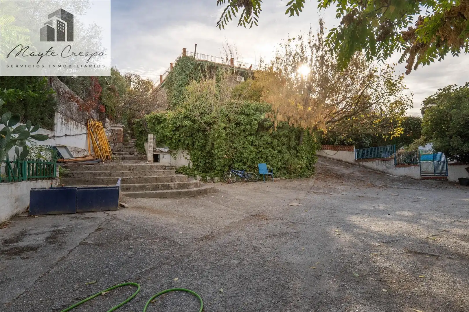 Vista exterior de Casa o xalet en venda en La Zubia amb Calefacció, Jardí privat i Terrassa