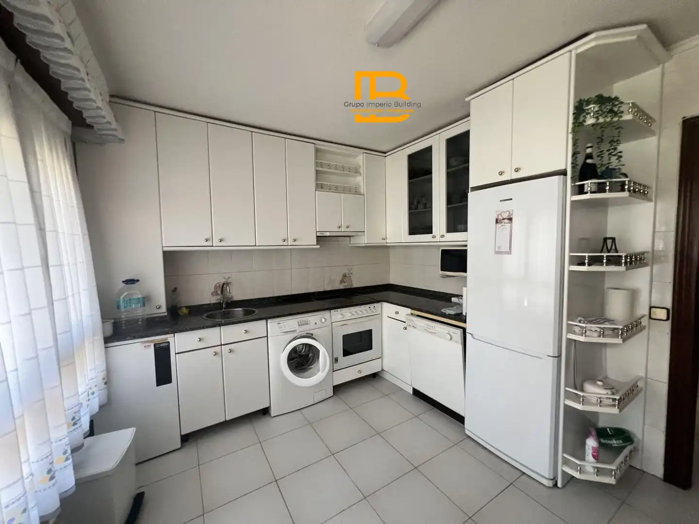 Cuina de Casa o xalet en venda en Laredo amb Calefacció, Terrassa i Traster