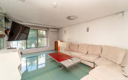 Living room of Flat for sale in  Madrid Capital  with Air Conditioner and Balcony