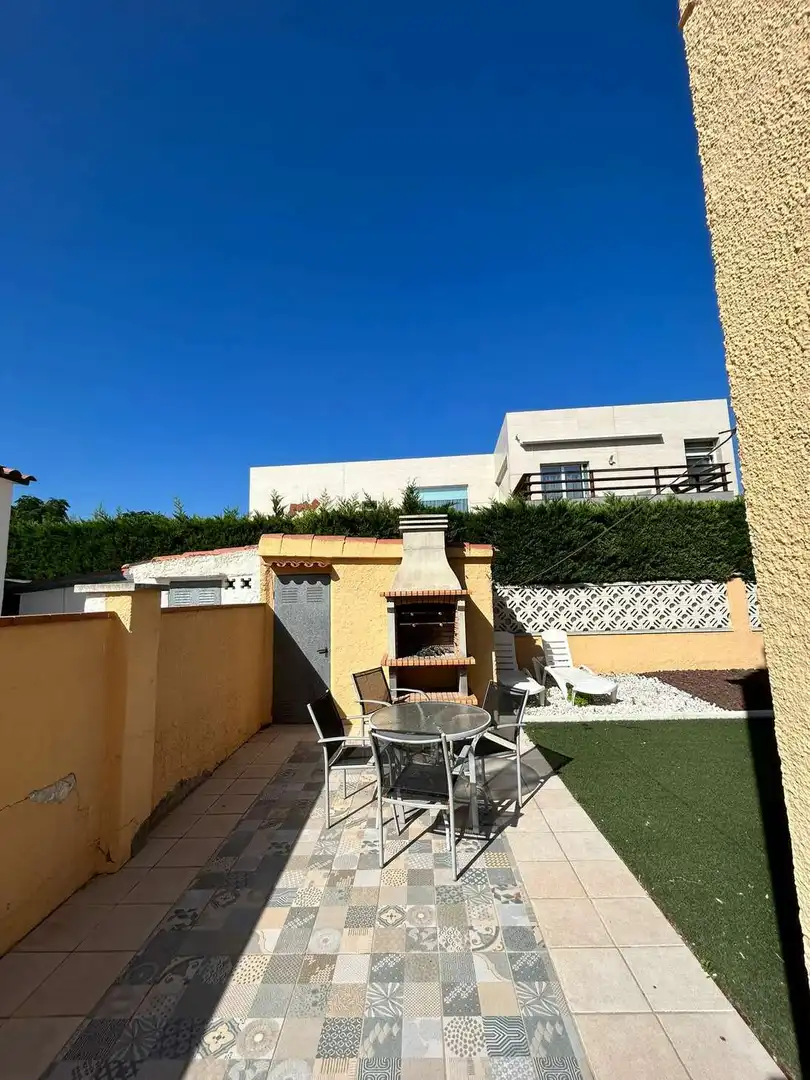 House with pool for sale in Requesens, imagen 5
