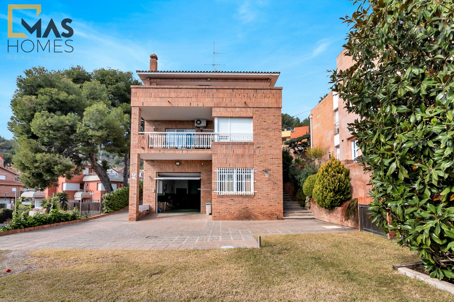 Vista exterior de Casa o xalet de lloguer en Sant Just Desvern amb Calefacció, Jardí privat i Terrassa