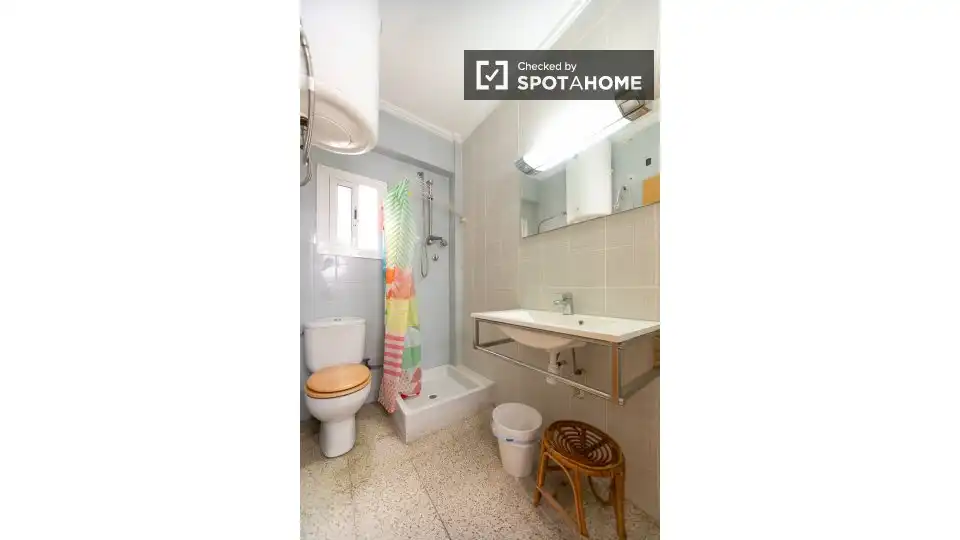 Baño de Piso de alquiler en Valencia con Aire acondicionado, Calefacción y Amueblado