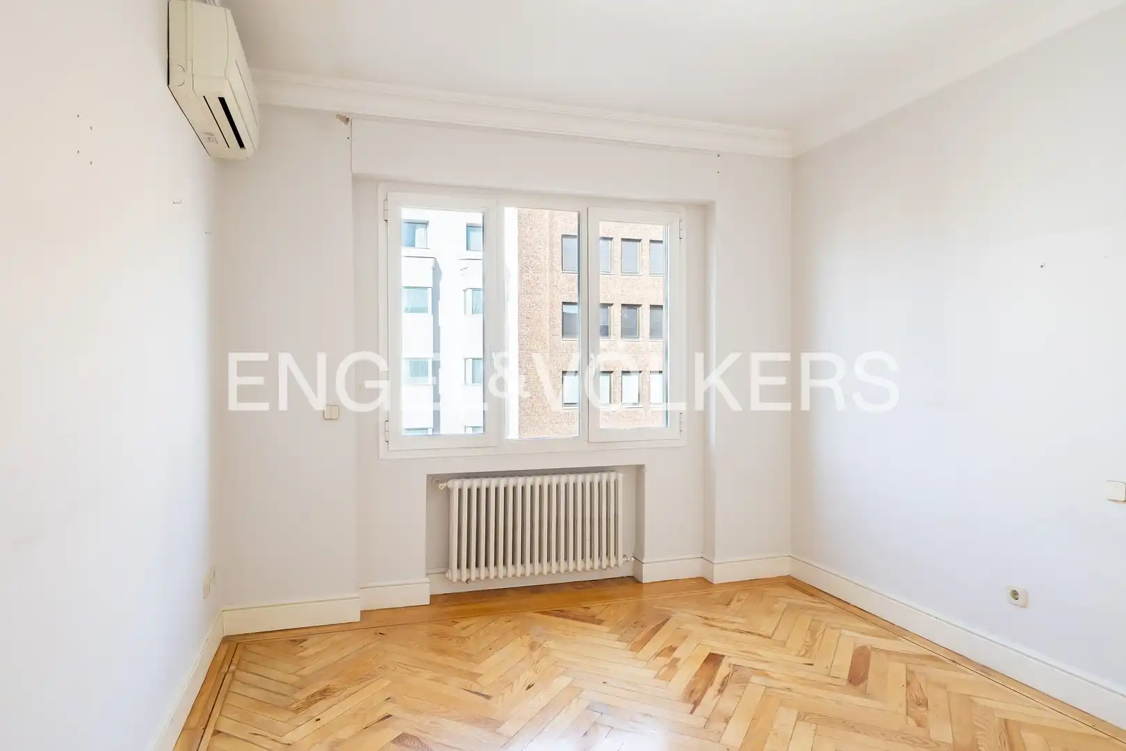 Habitación de Piso en venta en Madrid con Calefacción, Terraza y Trastero