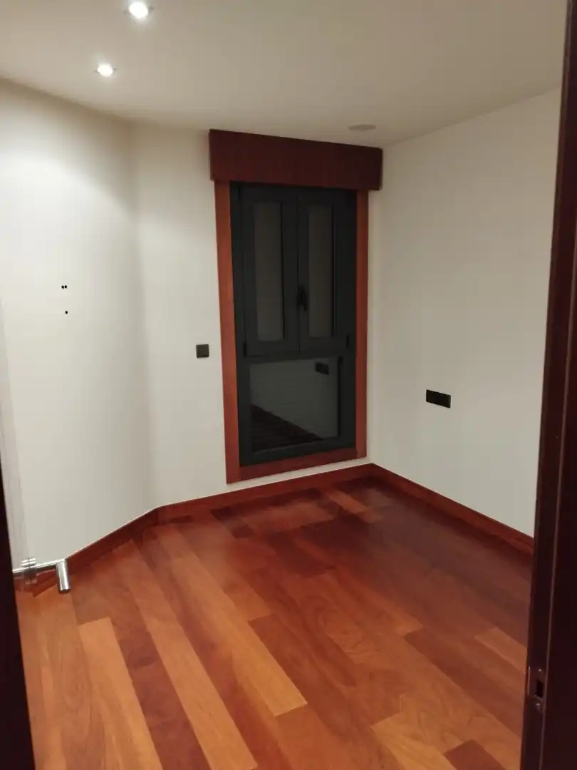 Flat for rent in Vigo   with Parquet flooring