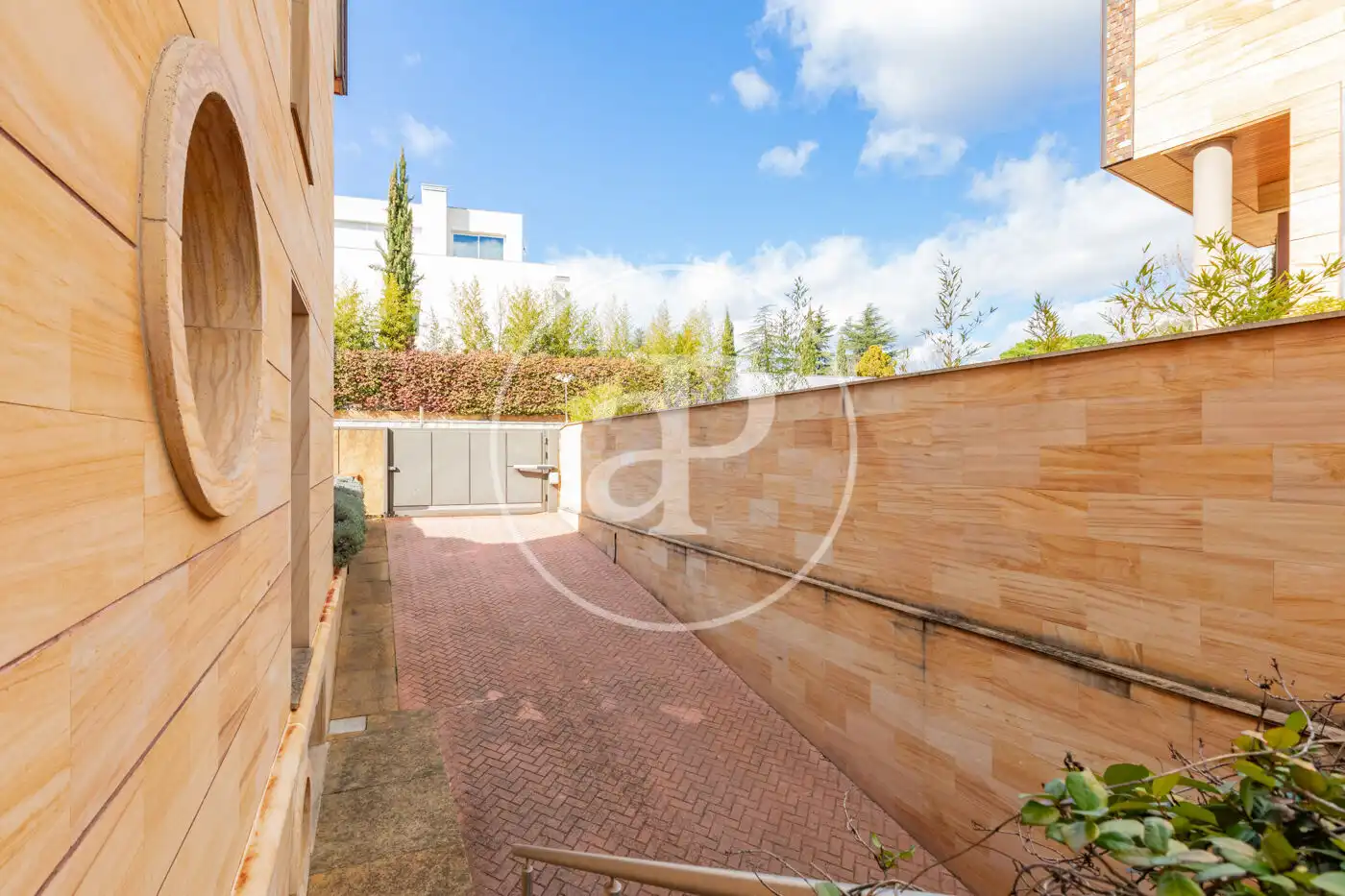 Vista exterior de Casa o chalet en venta en Madrid con Aire acondicionado, Calefacción y Jardín privado