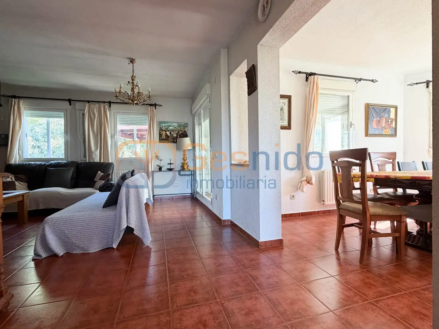 Sala d'estar de Casa o xalet en venda en El Espinar amb Calefacció, Jardí privat i Terrassa
