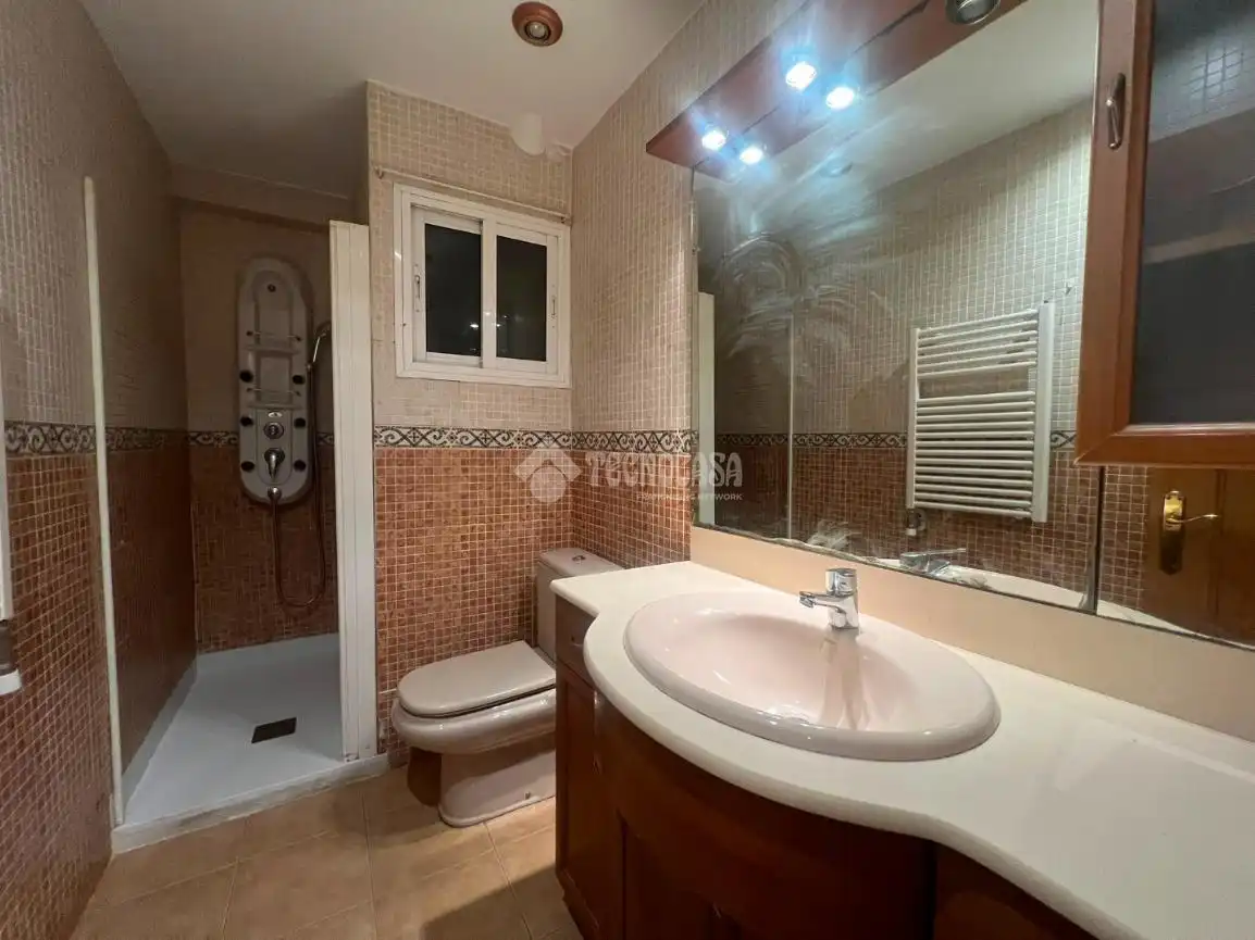Bathroom of Flat for sale in Zaragoza