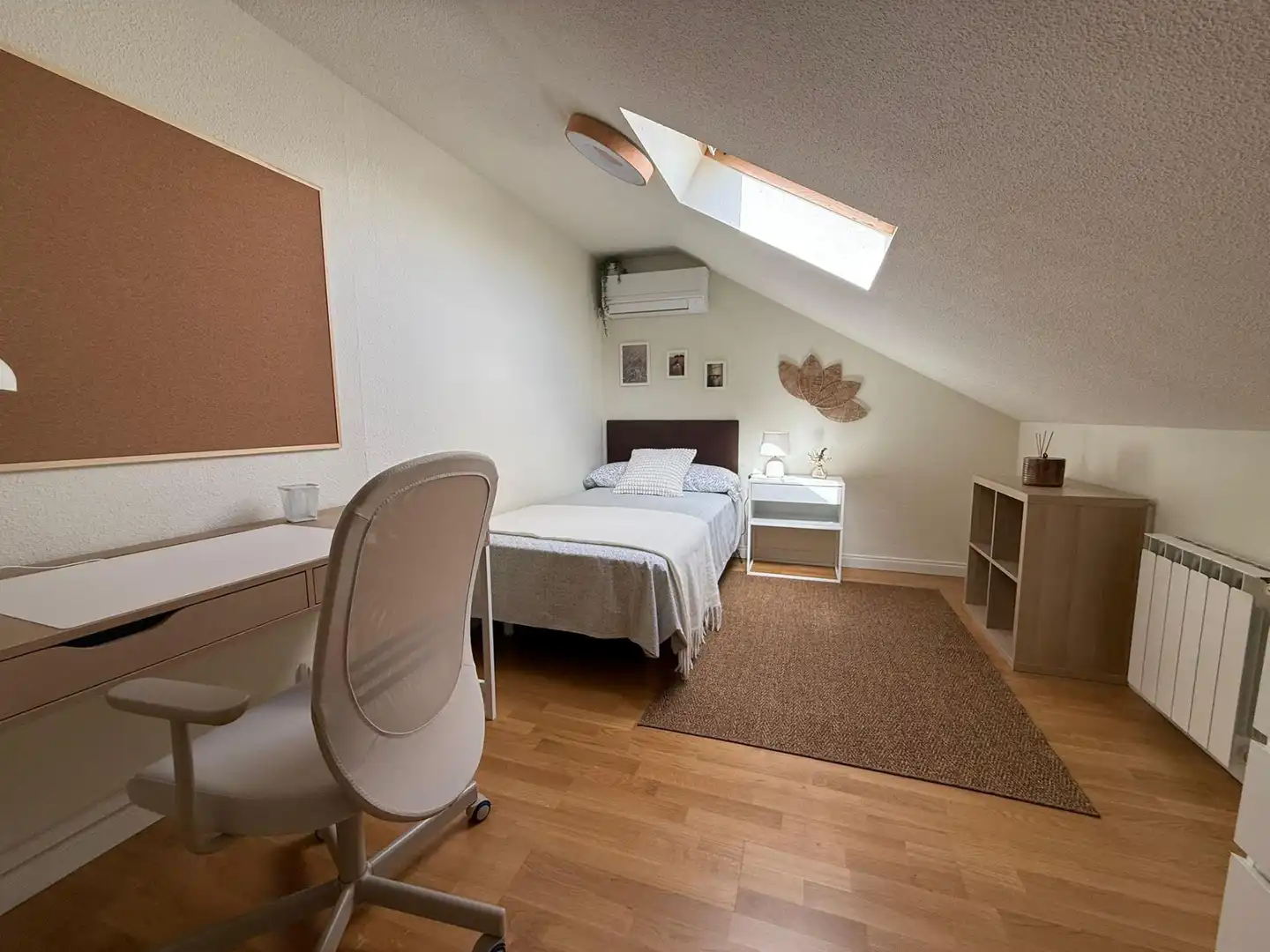 Schlafzimmer von Dachboden zur Miete in Villanueva de la Cañada mit Möbliert
