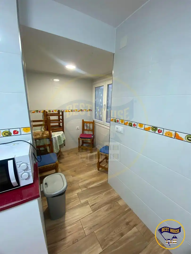 Kitchen of Flat for share in Cuenca  with Air Conditioner, Heating and Parquet flooring