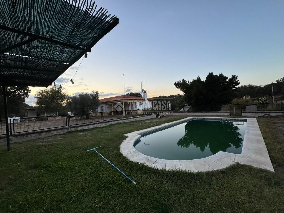 Piscina de Finca rústica en venda en Badajoz Capital amb Calefacció, Jardí privat i Terrassa