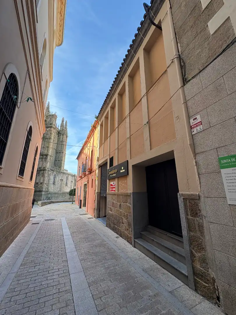 Locale commerciale in vendita a Calle Santa Clara