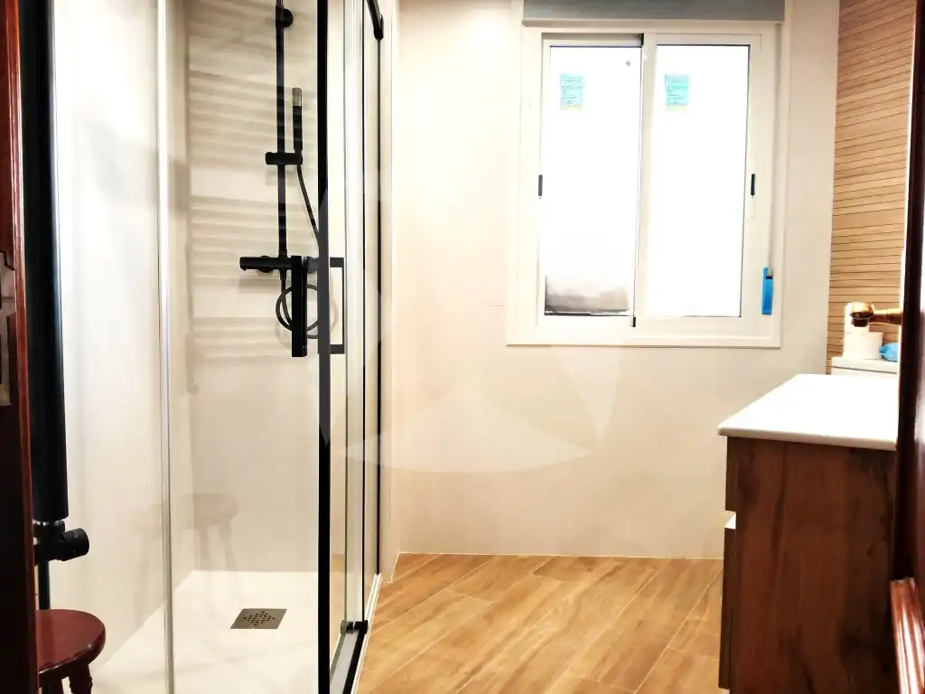 Bathroom of Flat for rent in Cáceres  with Terrace
