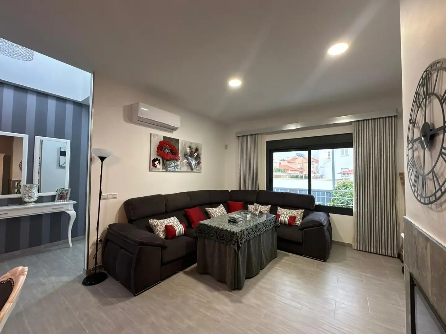 Sala d'estar de Casa o xalet en venda en Vélez-Málaga amb Aire condicionat, Calefacció i Jardí privat