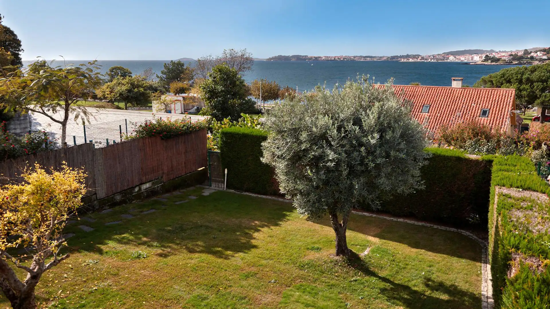 Jardín de Casa adosada en venta en Sanxenxo con Calefacción, Jardín privado y Parquet
