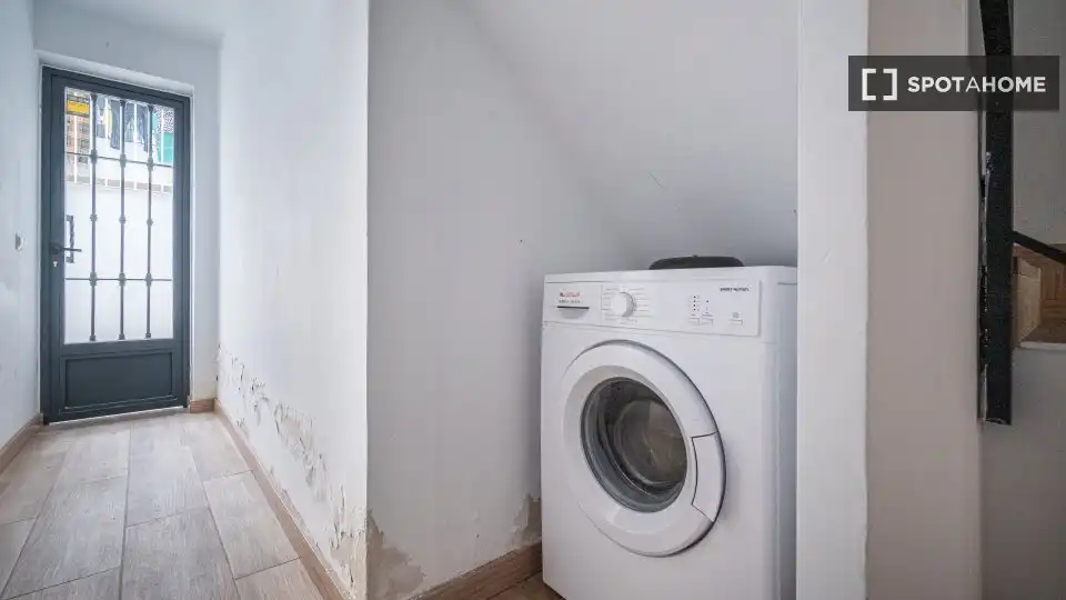 Apartament per a compartir en Madrid amb Aire condicionat, Terrassa i Moblat