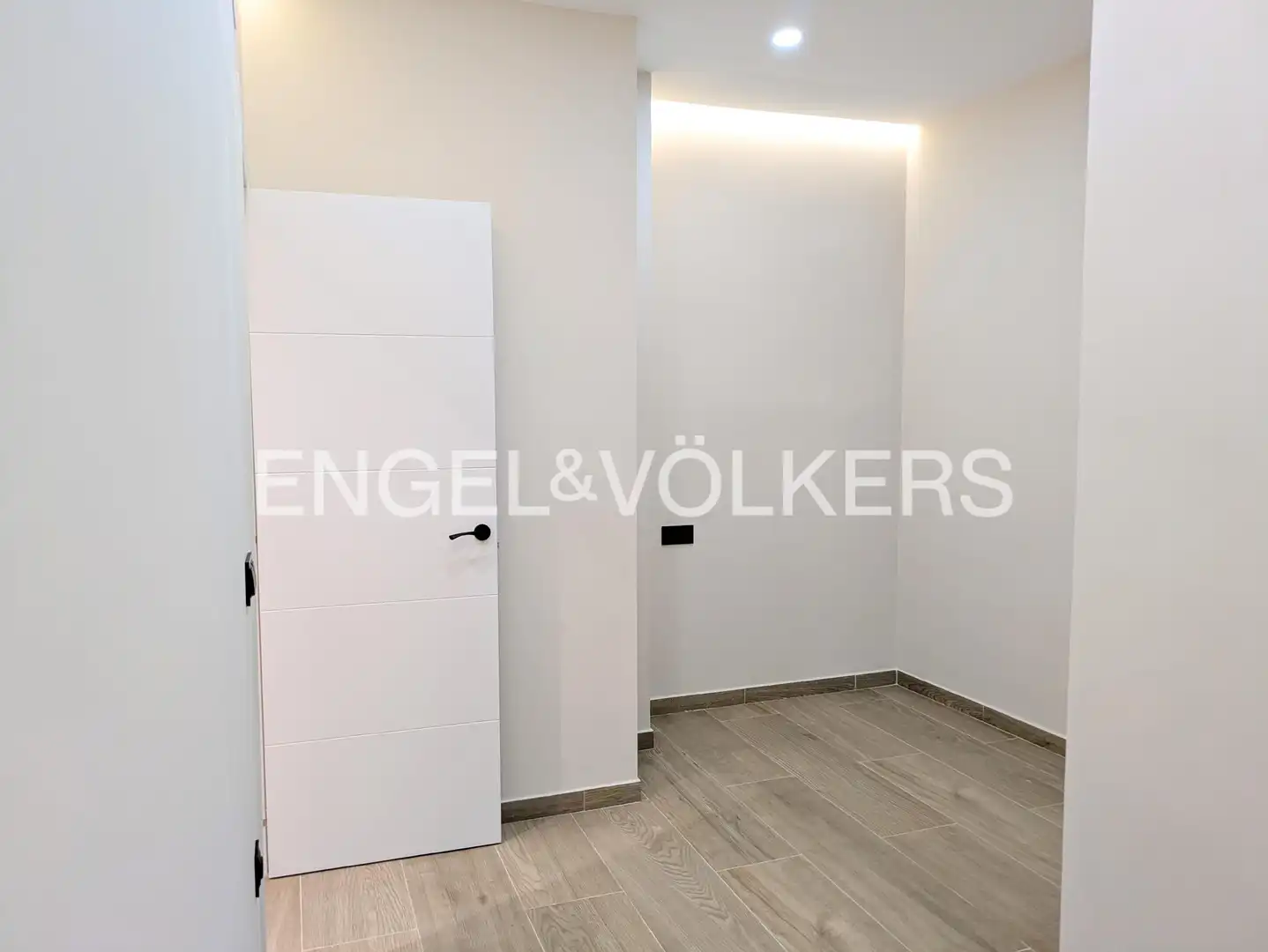 Flat for sale in Barcelona  with Air Conditioner and Heating