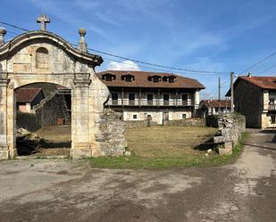 Vista exterior de Casa o xalet en venda en Cabuérniga amb Jardí privat