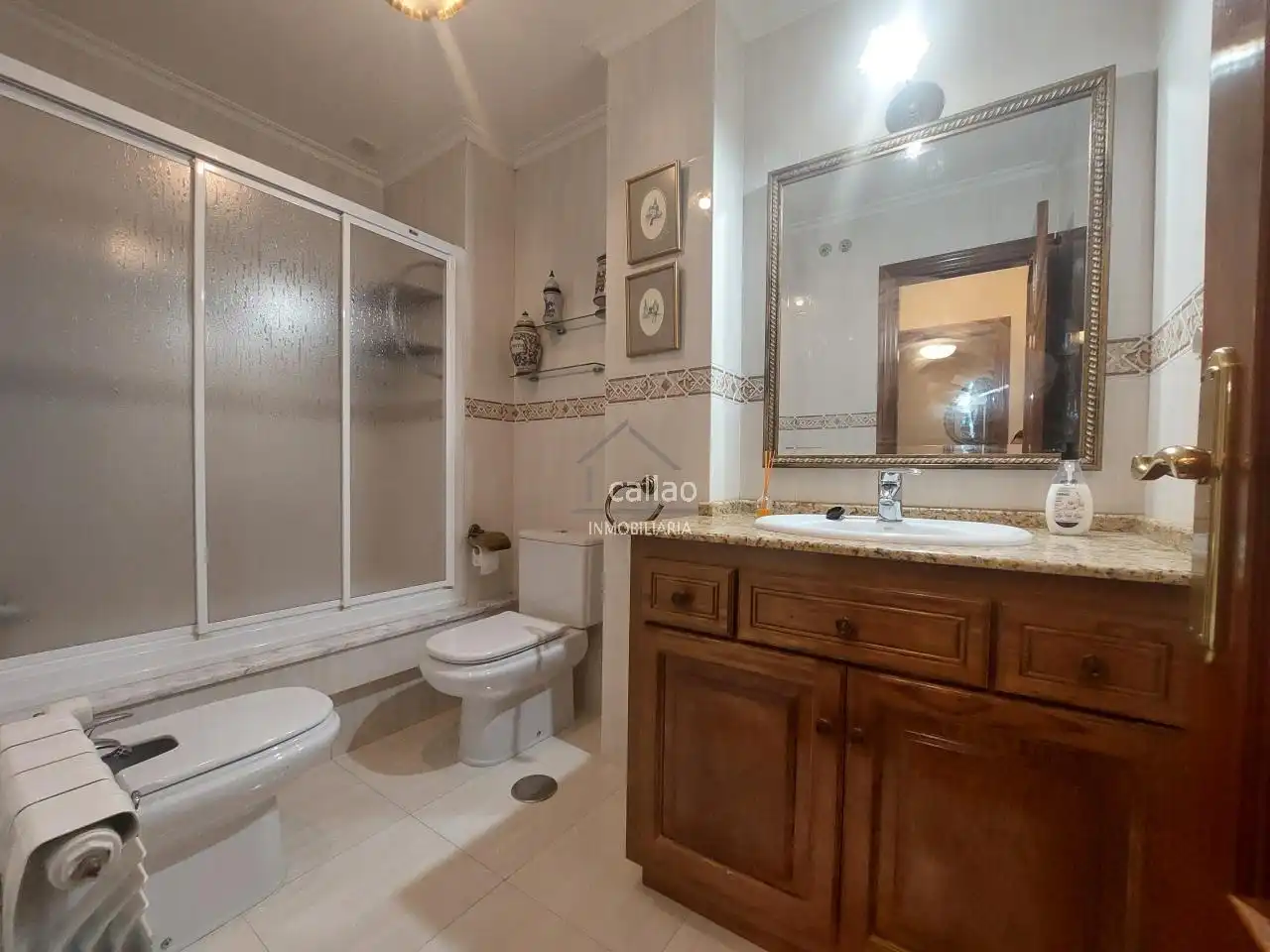 Bathroom of Apartments for rent in Ferrol  with Heating and Furnished