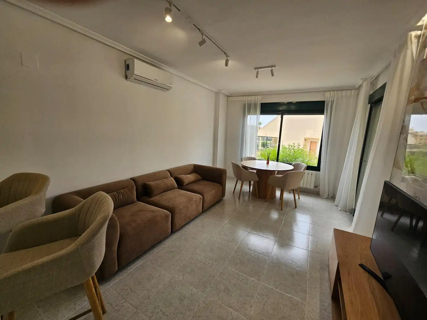 Sala de estar de Apartamento en venta en Orihuela con Aire acondicionado, Amueblado y Piscina comunitaria