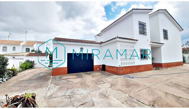 Casa-chalet en Venta en Urbasur