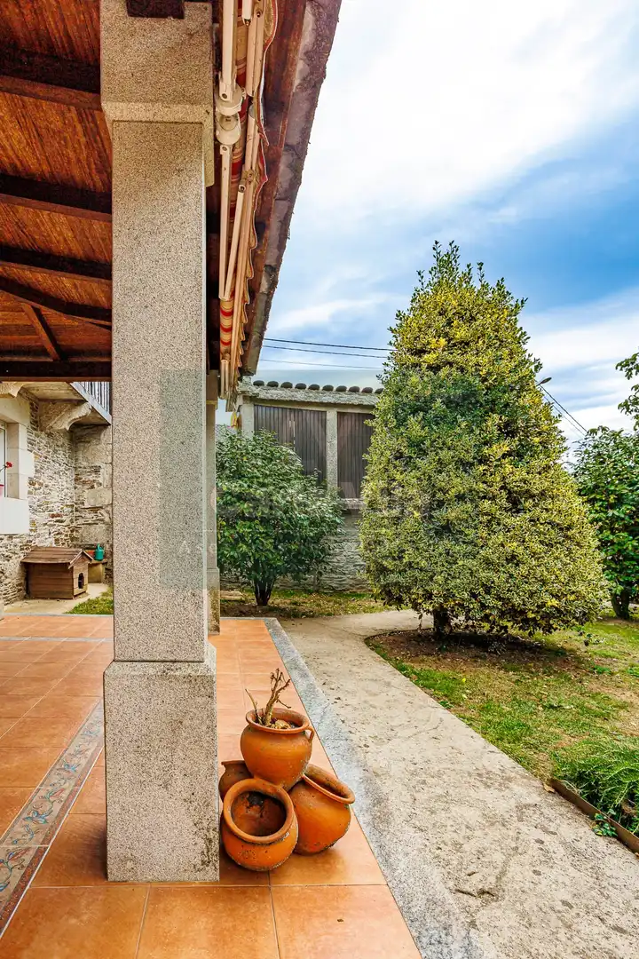 Jardí de Finca rústica en venda en Lugo amb Jardí privat, Parquet i Terrassa