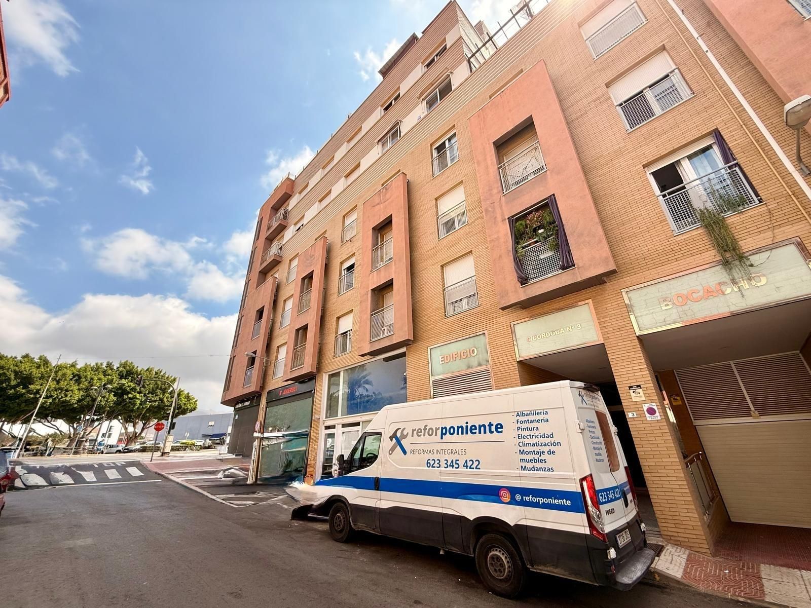 Vista exterior de Pis en venda en Roquetas de Mar