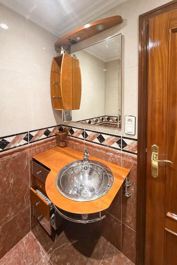 Baño de Piso en venta en Mieres (Asturias) con Calefacción, Parquet y Amueblado