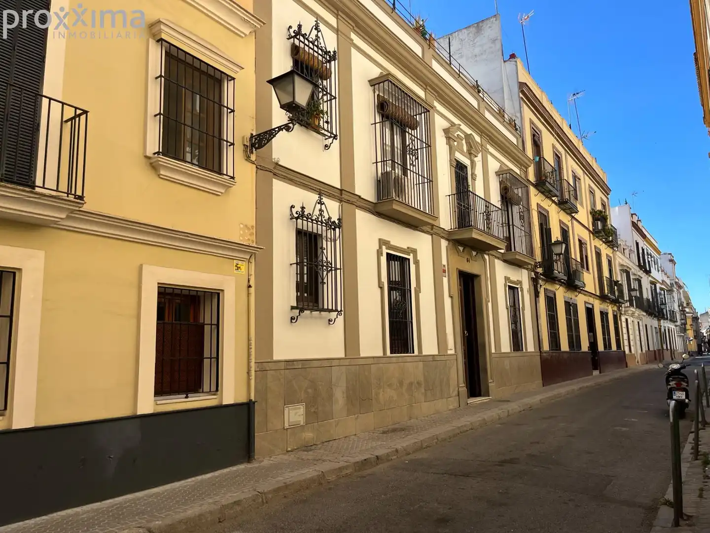 Vista exterior de Casa o xalet en venda en Sevilla amb Terrassa