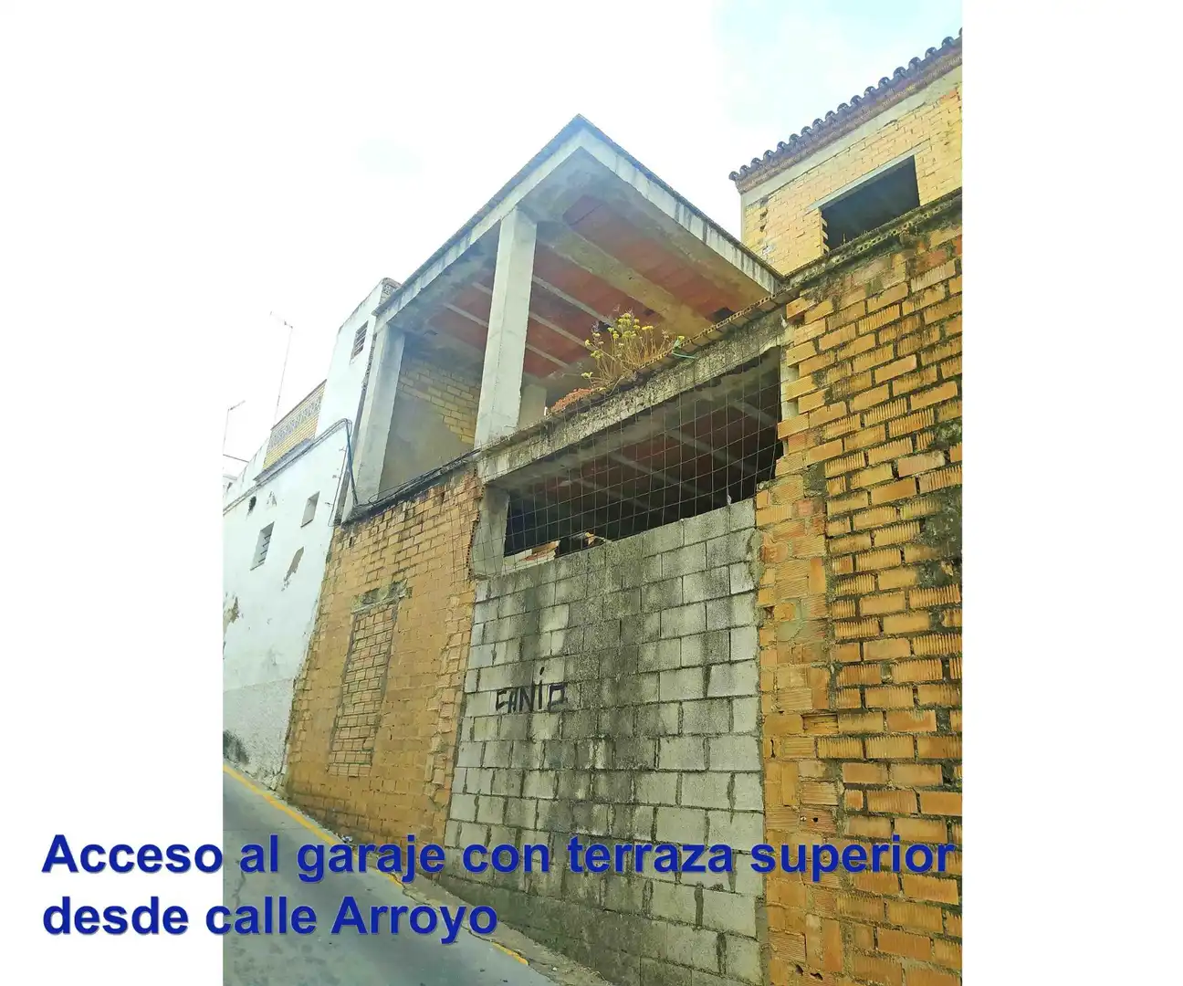 Vista exterior de Casa o xalet en venda en Montellano amb Terrassa, Traster i Balcó