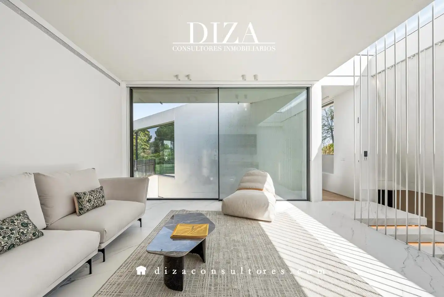 Sala de estar de Casa o chalet en venta en Pozuelo de Alarcón con Aire acondicionado, Calefacción y Jardín privado