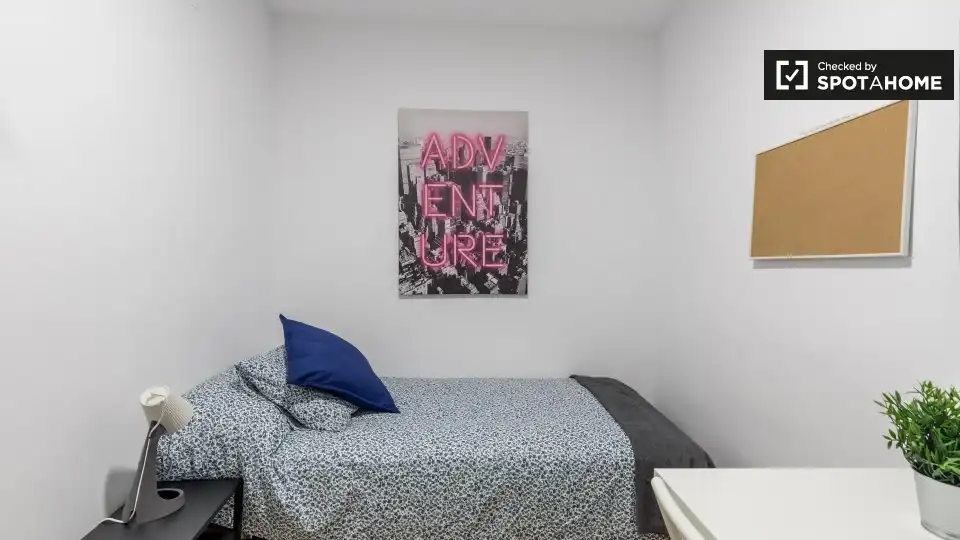 Habitación de Piso de alquiler en Valencia con Aire acondicionado, Calefacción y Amueblado
