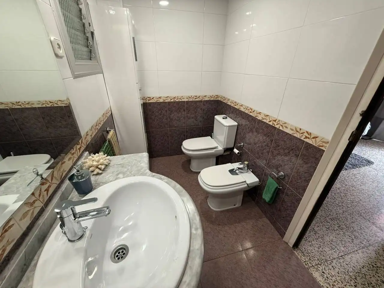 Badezimmer von Wohnung zum Verkauf in Cornellà de Llobregat mit Balkon