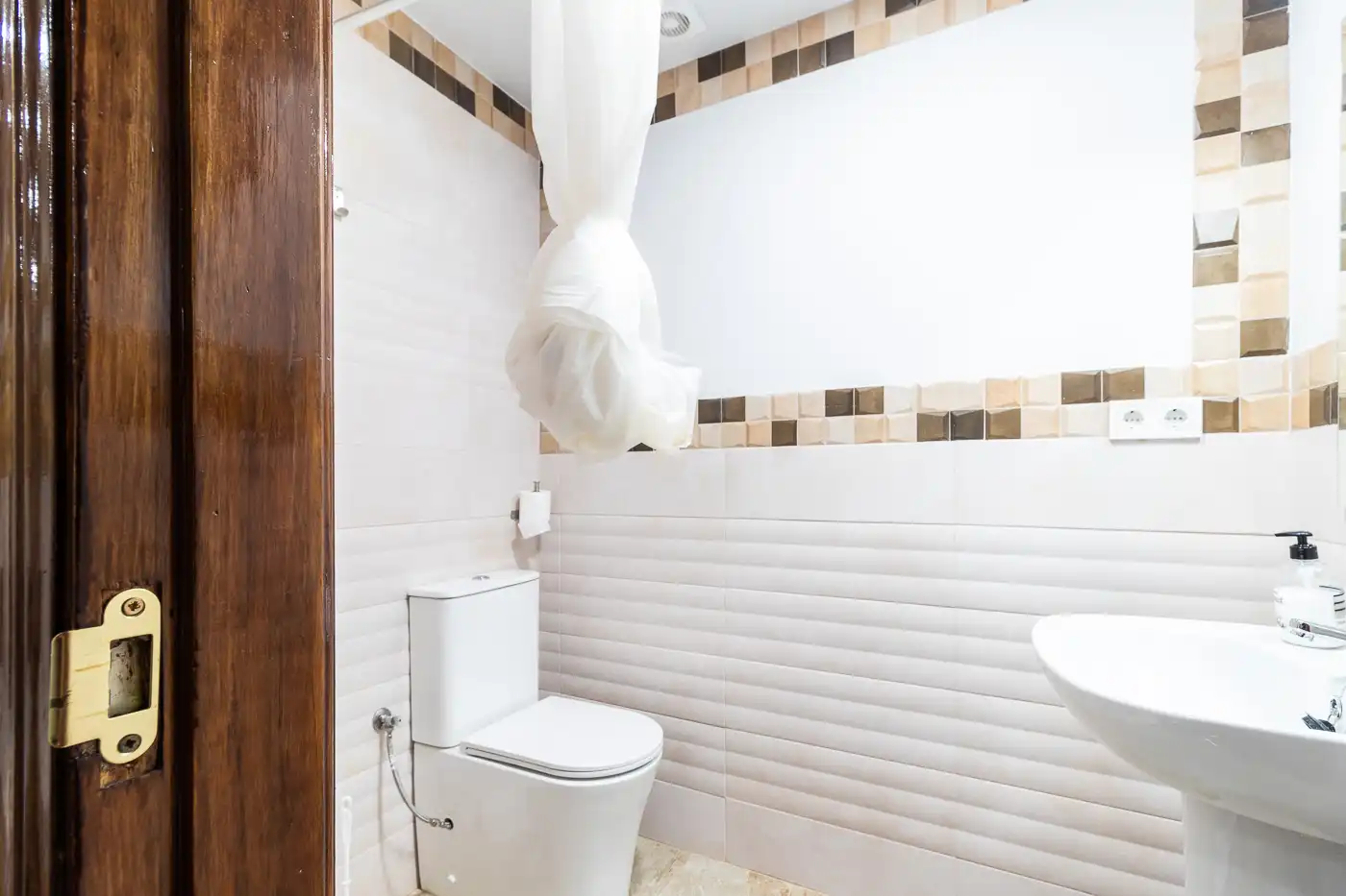 Badezimmer von Country house zum Verkauf in Plan mit Terrasse