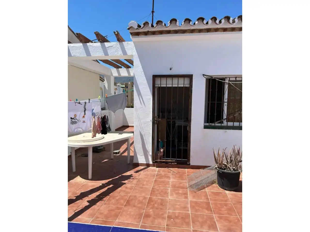 Garten von Einfamilien-Reihenhaus zum Verkauf in Estepona mit Klimaanlage und Terrasse