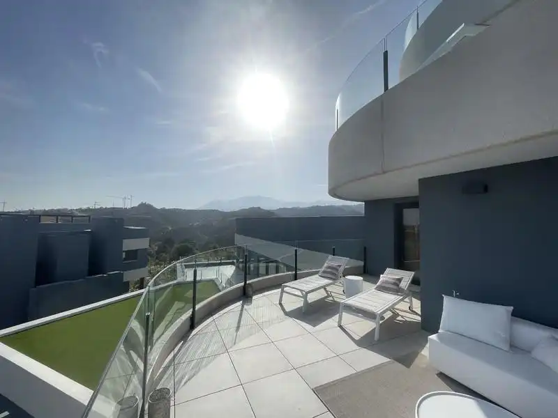 Apartamento con piscina en alquiler en Selwo, imagen 18