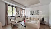 Living room of Study to rent in  Barcelona Capital  with Air Conditioner, Terrace and Swimming Pool