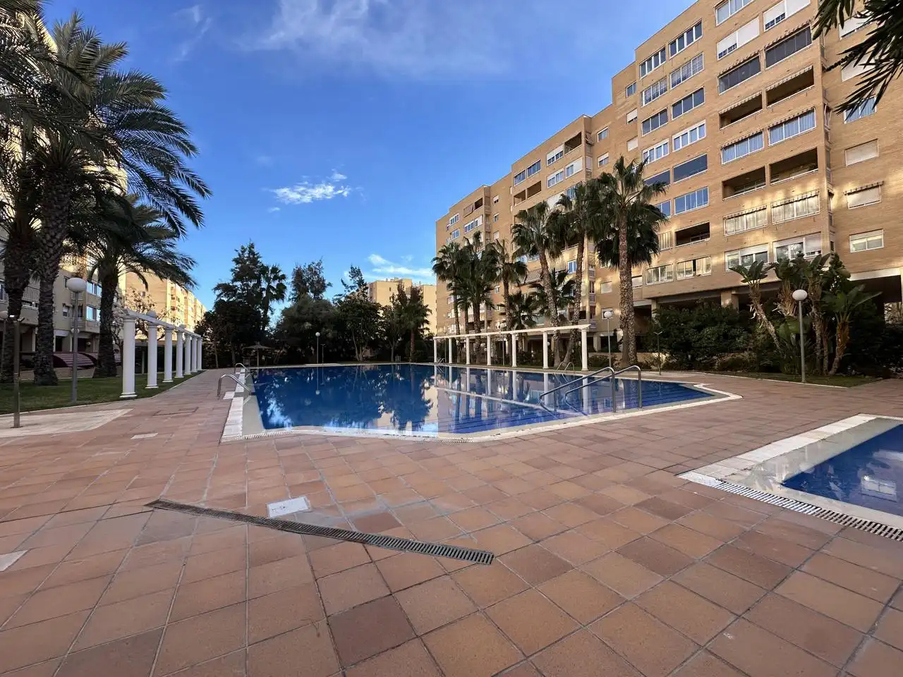 Piscina de Pis en venda en Alicante / Alacant amb Aire condicionat, Calefacció i Traster