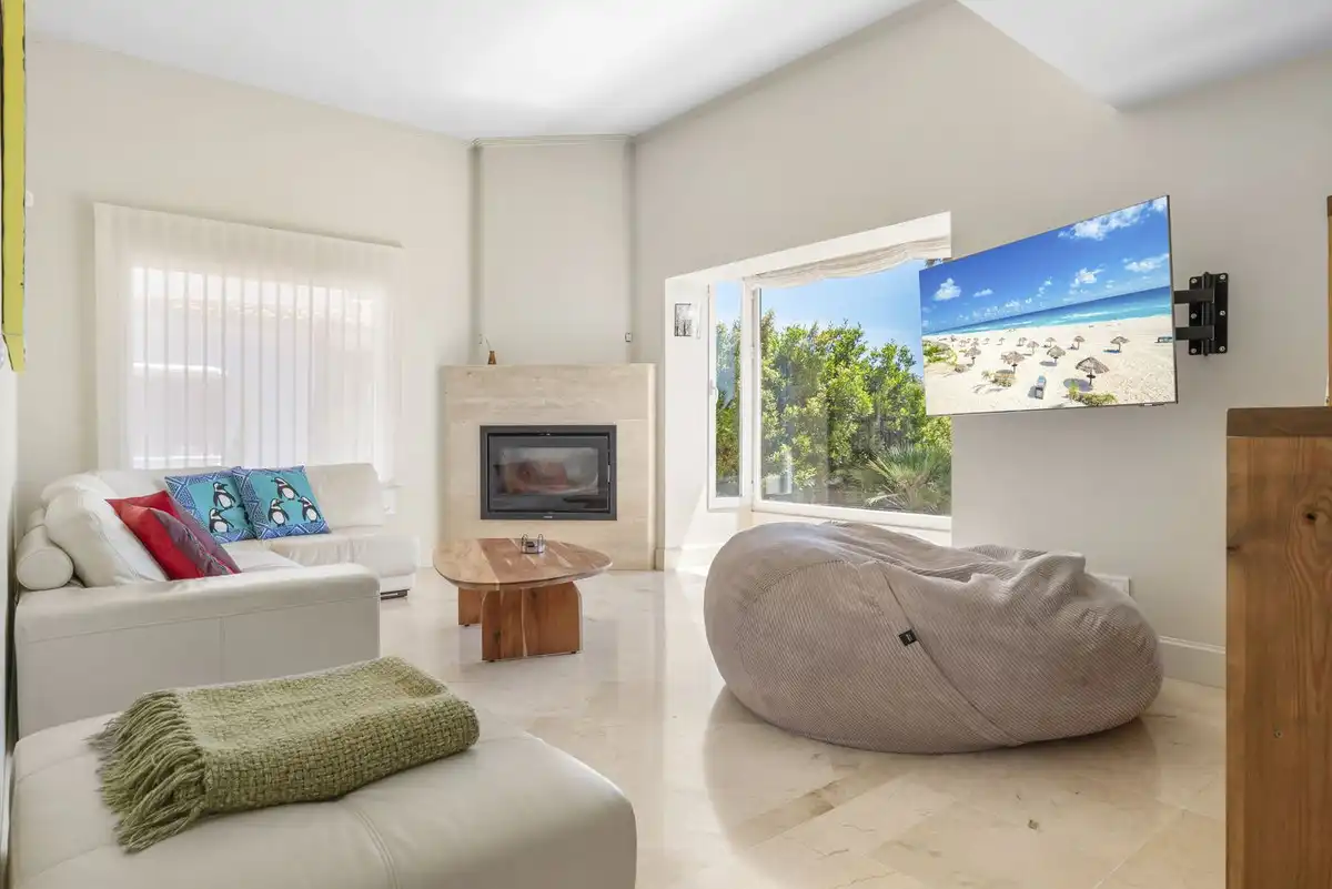 Sala de estar de Casa o chalet en venta en Manilva con Aire acondicionado, Jardín privado y Terraza